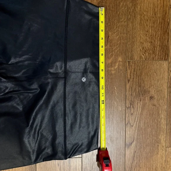 Lululemon Athletica Black Metallic Wunder Under High Rise cropped tights size 20 - Picture 7 of 10